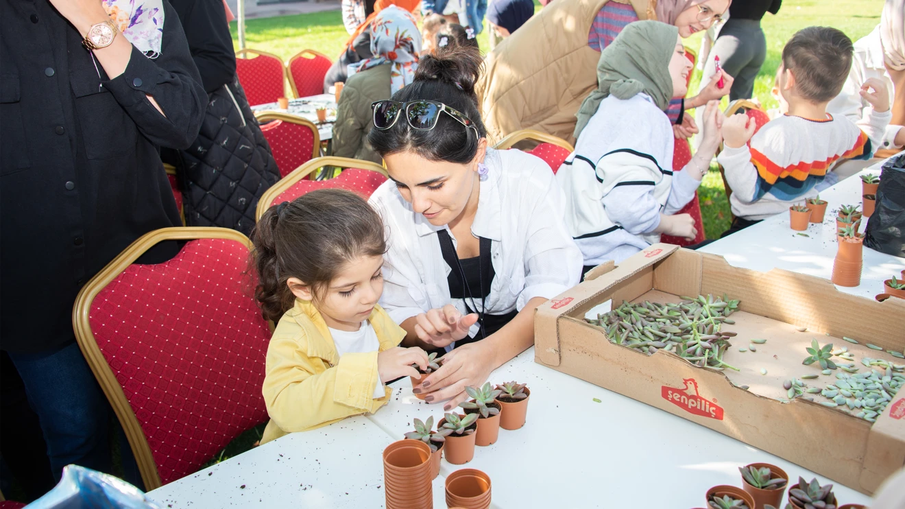 Selçuk Üniversitesi, SOBE Vakfı ile ‘Bitki Dikim Etkinliği’ düzenledi
